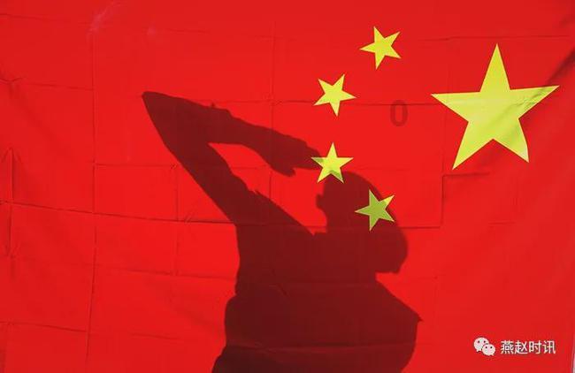 逃离废弃的卡车场